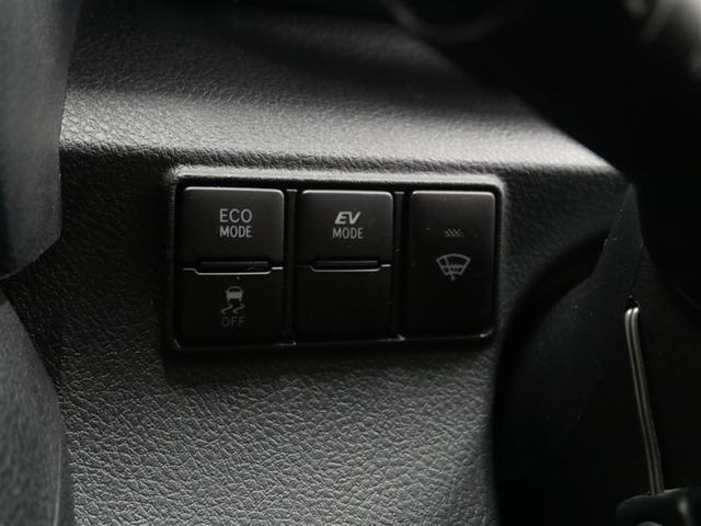 シエンタ ハイブリッドＧ　クエロ　フルセグ　メモリーナビ　ＤＶＤ再生　ミュージックプレイヤー接続可　バックカメラ　衝突被害軽減システム　ＥＴＣ　両側電動スライド　ＬＥＤヘッドランプ　ウオークスルー　乗車定員７人　３列シート（32枚目）