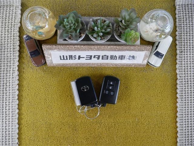 シエンタ ハイブリッドＧ　クエロ　フルセグ　メモリーナビ　ＤＶＤ再生　ミュージックプレイヤー接続可　バックカメラ　衝突被害軽減システム　ＥＴＣ　両側電動スライド　ＬＥＤヘッドランプ　ウオークスルー　乗車定員７人　３列シート（35枚目）