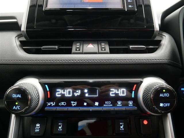 「オートエアコン」が付いています。１年中快適な室内を提供！車内温度を設定すると、風量を自動で調節してくれます。