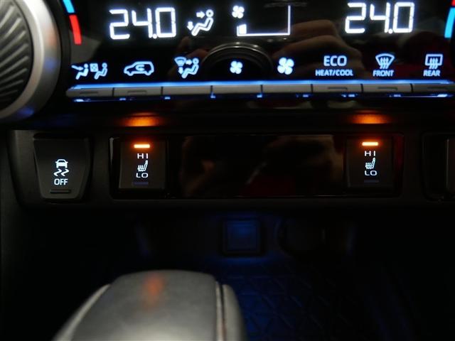 シートヒーター付きです。寒い日も快適なドライブが楽しめます♪