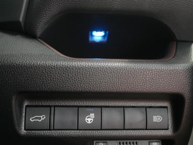 ステアリングヒーター付き。寒い日のドライブも、手のひらから温めてくれます。