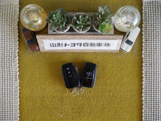 キーを取り出さずにドアを施錠＆解錠。クルマの始動も可能です。