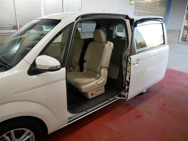 パワースライドドア付きだから、狭い駐車スペースなどでの　乗り降りラクラク！小さなお子さまのいるご家庭には嬉しい装備。