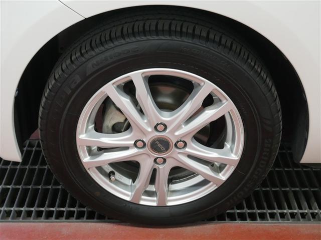 アルミホイール付！鉄ホイールと違って軽いので燃費にも影響してきます。ガソリンの高騰に少しは貢献します！足元がきまります。