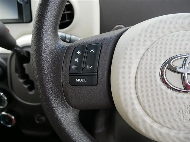 ステアリングスイッチ付き。前方から目を離すことなく操作することが可能です。