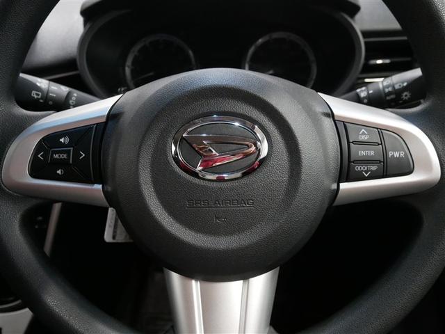 ステアリングスイッチ付き。前方から目を離すことなく操作することが可能です。
