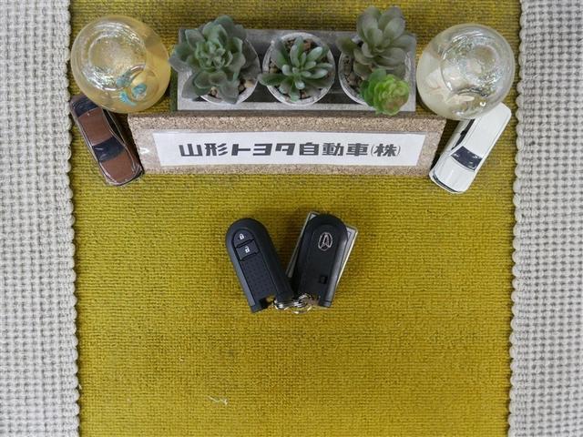 キーを取り出さずにドアを施錠＆解錠。クルマの始動も可能です。