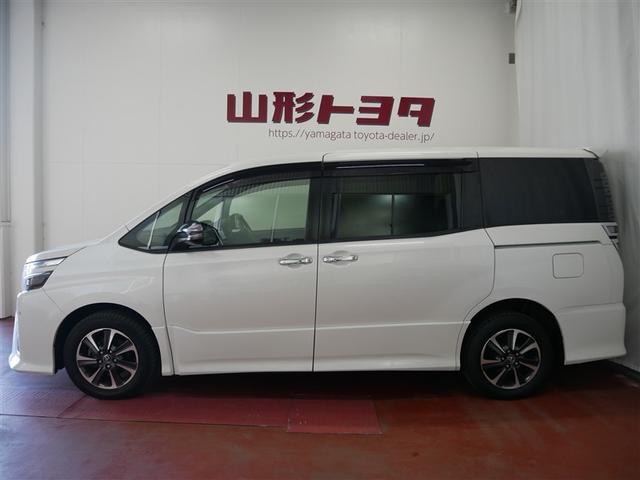 ヴォクシー ZS 煌 4WD フルセグ メモリーナビ DVD再生 後席モニター バックカメラ 衝突被害軽減システム ETC 両側電動スライド LEDヘッドランプ ウオークスルー 乗車定員8人 3列シート(2枚目)