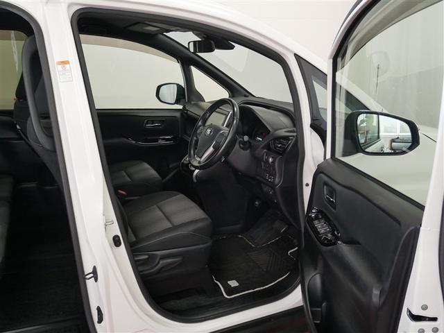 ヴォクシー ZS 煌 4WD フルセグ メモリーナビ DVD再生 後席モニター バックカメラ 衝突被害軽減システム ETC 両側電動スライド LEDヘッドランプ ウオークスルー 乗車定員8人 3列シート(6枚目)