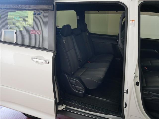 ヴォクシー ZS 煌 4WD フルセグ メモリーナビ DVD再生 後席モニター バックカメラ 衝突被害軽減システム ETC 両側電動スライド LEDヘッドランプ ウオークスルー 乗車定員8人 3列シート(7枚目)