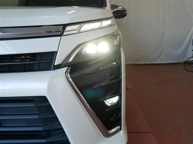 ヴォクシー ZS 煌 4WD フルセグ メモリーナビ DVD再生 後席モニター バックカメラ 衝突被害軽減システム ETC 両側電動スライド LEDヘッドランプ ウオークスルー 乗車定員8人 3列シート(11枚目)