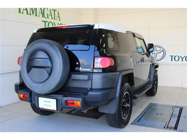 ＦＪクルーザー ブラックカラーパッケージ　４ＷＤ　フルセグ　メモリーナビ　ＤＶＤ再生　バックカメラ　ＥＴＣ　ワンオーナー（3枚目）