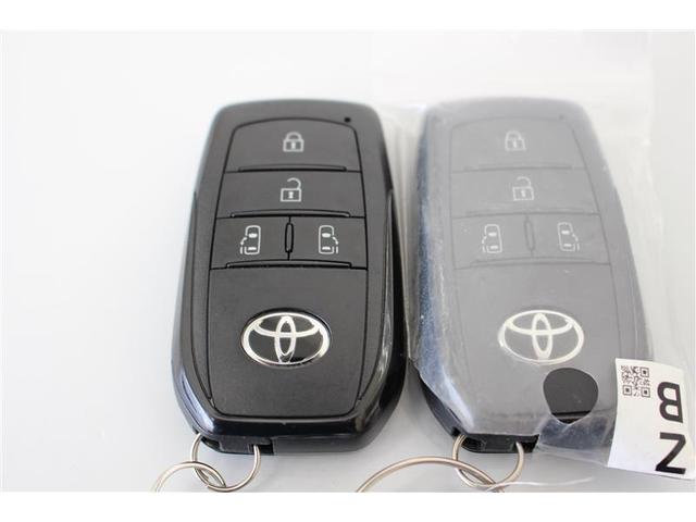 ノア ハイブリッドＺ　４ＷＤ　ＤＶＤ再生　ミュージックプレイヤー接続可　後席モニター　バックカメラ　衝突被害軽減システム　ＥＴＣ　ドラレコ　両側電動スライド　ＬＥＤヘッドランプ　乗車定員７人　３列シート　ワンオーナー（6枚目）