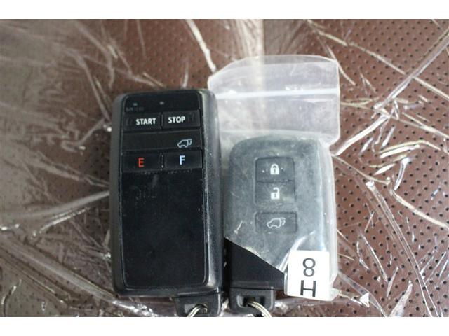 ハリアーハイブリッド プログレス　メタル　アンド　レザーパッケージ　革シート　４ＷＤ　フルセグ　メモリーナビ　ＤＶＤ再生　バックカメラ　衝突被害軽減システム　ＥＴＣ　ＬＥＤヘッドランプ　ワンオーナー（6枚目）