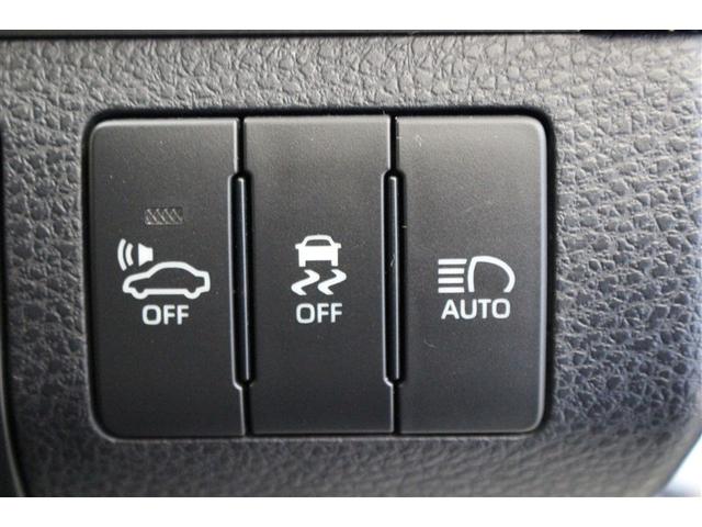 ハリアーハイブリッド プログレス　メタル　アンド　レザーパッケージ　革シート　４ＷＤ　フルセグ　メモリーナビ　ＤＶＤ再生　バックカメラ　衝突被害軽減システム　ＥＴＣ　ＬＥＤヘッドランプ　ワンオーナー（9枚目）