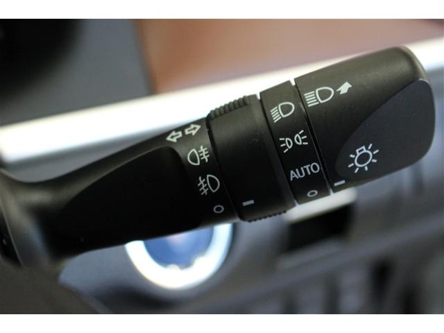 ハリアーハイブリッド プログレス　メタル　アンド　レザーパッケージ　革シート　４ＷＤ　フルセグ　メモリーナビ　ＤＶＤ再生　バックカメラ　衝突被害軽減システム　ＥＴＣ　ＬＥＤヘッドランプ　ワンオーナー（13枚目）