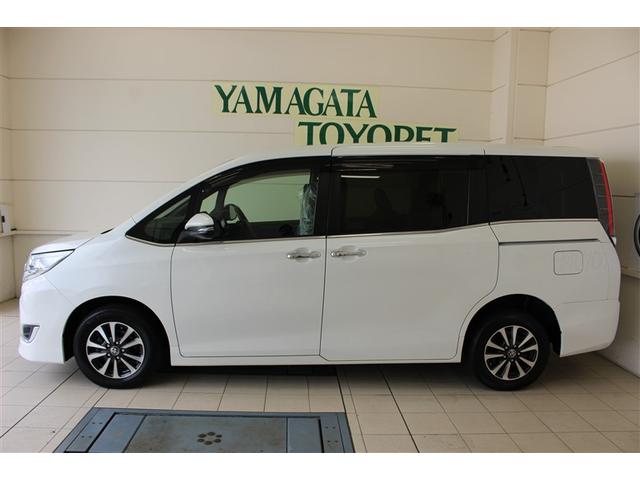 エスクァイア Ｇｉ　４ＷＤ　フルセグ　メモリーナビ　ＤＶＤ再生　後席モニター　バックカメラ　衝突被害軽減システム　ＥＴＣ　両側電動スライド　ＬＥＤヘッドランプ　乗車定員７人　３列シート　ワンオーナー　アイドリングストップ（2枚目）