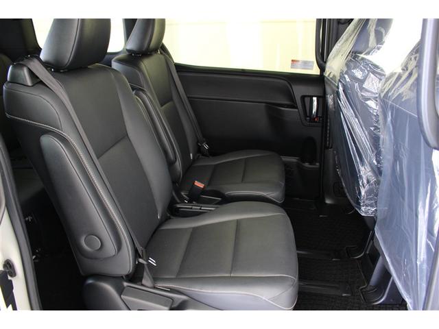 エスクァイア Ｇｉ　４ＷＤ　フルセグ　メモリーナビ　ＤＶＤ再生　後席モニター　バックカメラ　衝突被害軽減システム　ＥＴＣ　両側電動スライド　ＬＥＤヘッドランプ　乗車定員７人　３列シート　ワンオーナー　アイドリングストップ（22枚目）