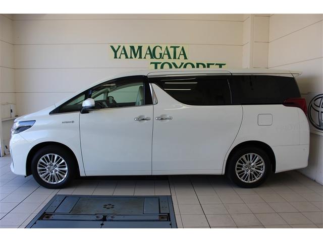 アルファードハイブリッド Ｇ　Ｆパッケージ　革シート　４ＷＤ　ＤＶＤ再生　ミュージックプレイヤー接続可　後席モニター　バックカメラ　衝突被害軽減システム　ＥＴＣ　ドラレコ　両側電動スライド　ＬＥＤヘッドランプ　乗車定員７人　３列シート（2枚目）