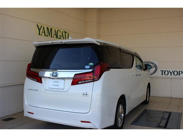 アルファードハイブリッド Ｇ　Ｆパッケージ　革シート　４ＷＤ　ＤＶＤ再生　ミュージックプレイヤー接続可　後席モニター　バックカメラ　衝突被害軽減システム　ＥＴＣ　ドラレコ　両側電動スライド　ＬＥＤヘッドランプ　乗車定員７人　３列シート（3枚目）