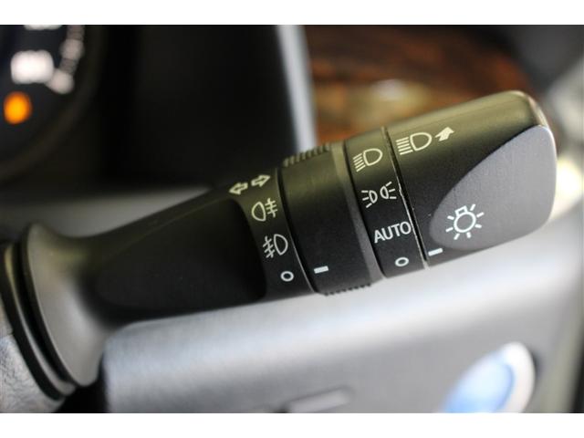 アルファードハイブリッド Ｇ　Ｆパッケージ　革シート　４ＷＤ　ＤＶＤ再生　ミュージックプレイヤー接続可　後席モニター　バックカメラ　衝突被害軽減システム　ＥＴＣ　ドラレコ　両側電動スライド　ＬＥＤヘッドランプ　乗車定員７人　３列シート（11枚目）