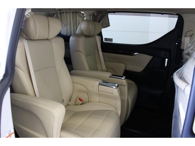 アルファードハイブリッド Ｇ　Ｆパッケージ　革シート　４ＷＤ　ＤＶＤ再生　ミュージックプレイヤー接続可　後席モニター　バックカメラ　衝突被害軽減システム　ＥＴＣ　ドラレコ　両側電動スライド　ＬＥＤヘッドランプ　乗車定員７人　３列シート（24枚目）