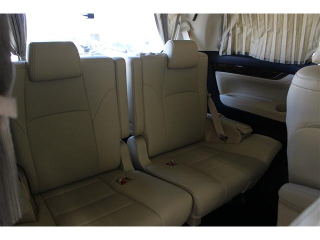 アルファードハイブリッド Ｇ　Ｆパッケージ　革シート　４ＷＤ　ＤＶＤ再生　ミュージックプレイヤー接続可　後席モニター　バックカメラ　衝突被害軽減システム　ＥＴＣ　ドラレコ　両側電動スライド　ＬＥＤヘッドランプ　乗車定員７人　３列シート（25枚目）