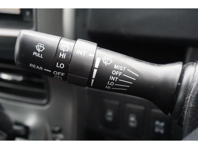 ヴォクシー ＺＳ　煌ＩＩ　４ＷＤ　純正ナビ　フルセグＴＶ　バックカメラ　両側電動スライドドア　キセノンヘッドライト　純正１６インチアルミホィール　オートライト　３列シート　２年保証付（10枚目）