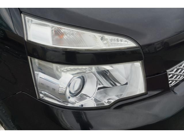 ヴォクシー ＺＳ　煌ＩＩ　４ＷＤ　純正ナビ　フルセグＴＶ　バックカメラ　両側電動スライドドア　キセノンヘッドライト　純正１６インチアルミホィール　オートライト　３列シート　２年保証付（35枚目）