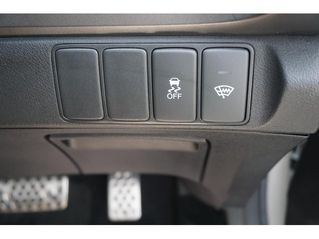 ストリーム ＲＳＺ　４ＷＤ　ハーフレザーシート　パドルシフト　ＥＴＣ　ＨＩＤヘッドライト　オートライト　純正ＨＤＤナビ　フルセグ　ＤＶＤ　社外１８インチアルミホイール　電源格納ミラー　２年保証付（15枚目）