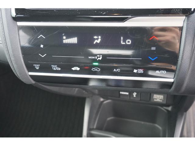 フィットハイブリッド Ｌパッケージ　４ＷＤ　ワンオーナー　プッシュスタート　クルーズコントロール　ハーフレザーシート　電動格納ドアミラー　オートライト　純正メモリーナビ　ワンセグ　Ｂｌｕｅｔｏｏｔｈ接続　バックカメラ　２年保証付（15枚目）