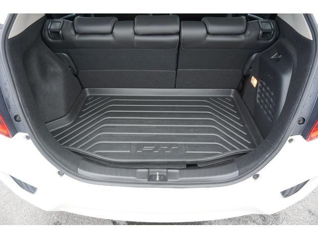 フィットハイブリッド Ｌパッケージ　４ＷＤ　ワンオーナー　プッシュスタート　クルーズコントロール　ハーフレザーシート　電動格納ドアミラー　オートライト　純正メモリーナビ　ワンセグ　Ｂｌｕｅｔｏｏｔｈ接続　バックカメラ　２年保証付（33枚目）