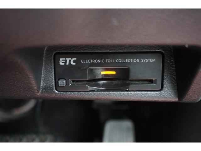 スカイライン ２００ＧＴ－ｔタイプＰ　純正メーカーナビ　フルセグＴＶ　全方位カメラ　黒革シート　シートヒーター　パワーシート　レーダークルーズコントロール　社外１８インチアルミホィール　ビルトインＥＴＣ　２年保証付（15枚目）