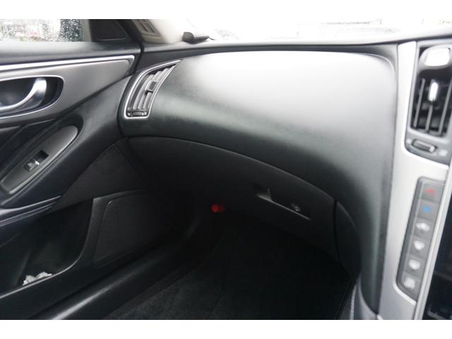 スカイライン ２００ＧＴ－ｔタイプＰ　純正メーカーナビ　フルセグＴＶ　全方位カメラ　黒革シート　シートヒーター　パワーシート　レーダークルーズコントロール　社外１８インチアルミホィール　ビルトインＥＴＣ　２年保証付（16枚目）