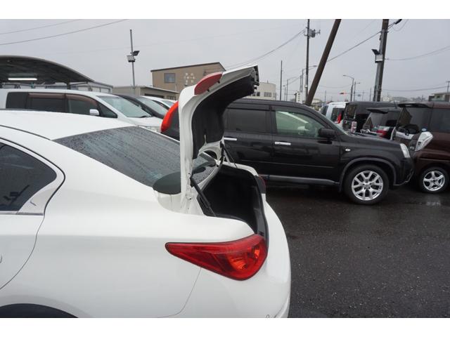 スカイライン ２００ＧＴ－ｔタイプＰ　純正メーカーナビ　フルセグＴＶ　全方位カメラ　黒革シート　シートヒーター　パワーシート　レーダークルーズコントロール　社外１８インチアルミホィール　ビルトインＥＴＣ　２年保証付（40枚目）