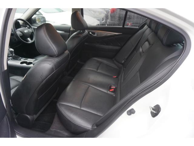 スカイライン ２００ＧＴ－ｔタイプＰ　純正メーカーナビ　フルセグＴＶ　全方位カメラ　黒革シート　シートヒーター　パワーシート　レーダークルーズコントロール　社外１８インチアルミホィール　ビルトインＥＴＣ　２年保証付（54枚目）