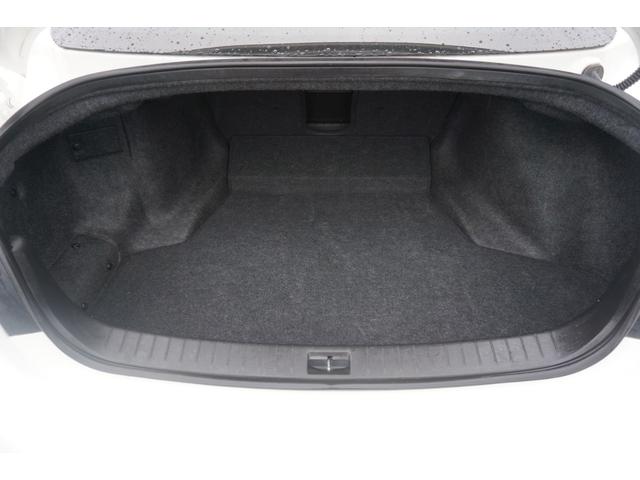 スカイライン ２００ＧＴ－ｔタイプＰ　純正メーカーナビ　フルセグＴＶ　全方位カメラ　黒革シート　シートヒーター　パワーシート　レーダークルーズコントロール　社外１８インチアルミホィール　ビルトインＥＴＣ　２年保証付（56枚目）