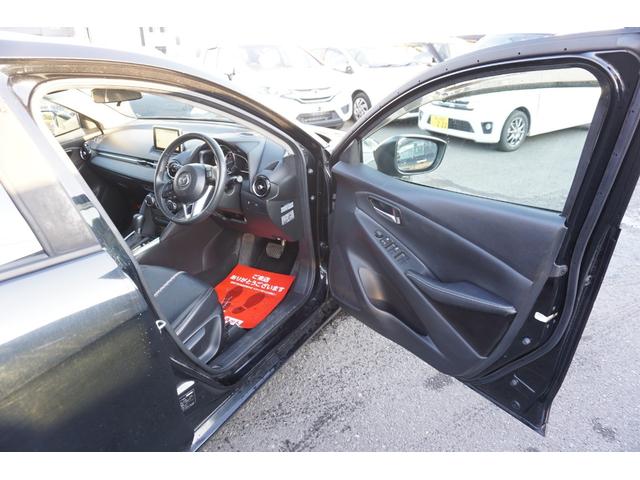 デミオ XDブラックレザーリミテッド 4WD プッシュスタート スマートキー クルーズコントロール 純正16インチアルミホイール シートヒーター パドルシフト オートライトBluetooth接続 フルセグ バックカメラ 2年保証付(4枚目)