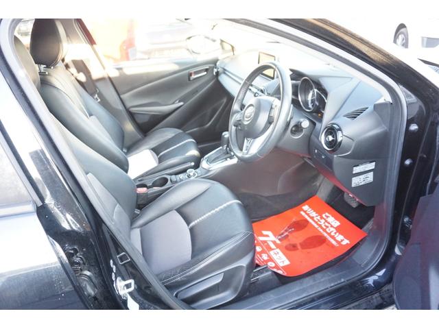 デミオ XDブラックレザーリミテッド 4WD プッシュスタート スマートキー クルーズコントロール 純正16インチアルミホイール シートヒーター パドルシフト オートライトBluetooth接続 フルセグ バックカメラ 2年保証付(6枚目)