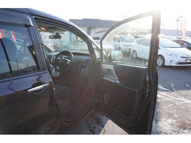 ヴォクシー ＺＳ　煌　４ＷＤ　プッシュスタート　ＥＴＣ　パドルシフト　オートライトＨＩＤヘッドライト　両側電動スライドドア　純正メモリーナビ　フルセグ　Ｂｌｕｅｔｏｏｔｈ接続　バックカメラ　２年保証付（4枚目）