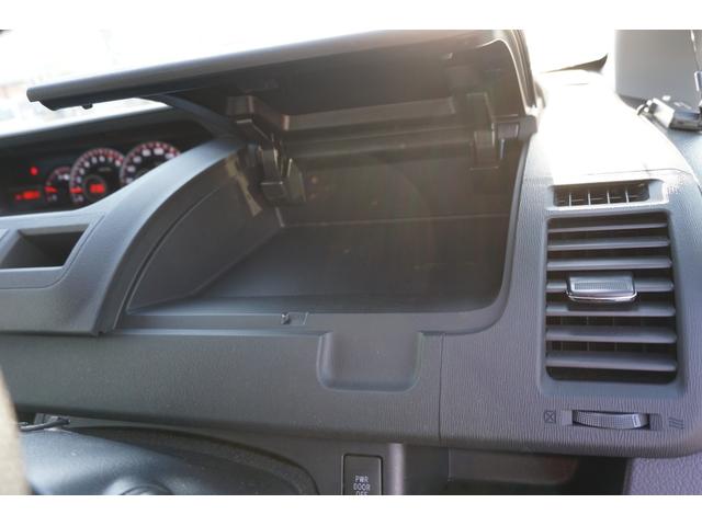 ヴォクシー ＺＳ　煌　４ＷＤ　プッシュスタート　ＥＴＣ　パドルシフト　オートライトＨＩＤヘッドライト　両側電動スライドドア　純正メモリーナビ　フルセグ　Ｂｌｕｅｔｏｏｔｈ接続　バックカメラ　２年保証付（14枚目）