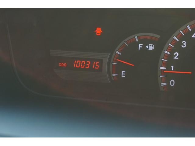 ヴォクシー ＺＳ　煌　４ＷＤ　プッシュスタート　ＥＴＣ　パドルシフト　オートライトＨＩＤヘッドライト　両側電動スライドドア　純正メモリーナビ　フルセグ　Ｂｌｕｅｔｏｏｔｈ接続　バックカメラ　２年保証付（16枚目）