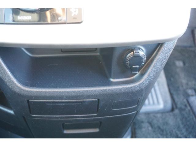 ヴォクシー ＺＳ　煌　４ＷＤ　プッシュスタート　ＥＴＣ　パドルシフト　オートライトＨＩＤヘッドライト　両側電動スライドドア　純正メモリーナビ　フルセグ　Ｂｌｕｅｔｏｏｔｈ接続　バックカメラ　２年保証付（23枚目）
