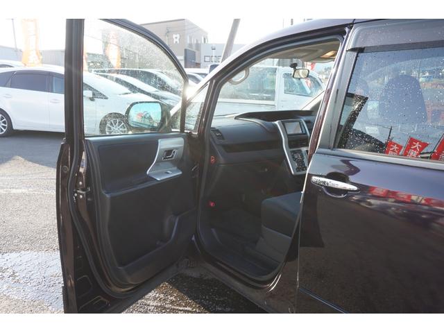 ヴォクシー ＺＳ　煌　４ＷＤ　プッシュスタート　ＥＴＣ　パドルシフト　オートライトＨＩＤヘッドライト　両側電動スライドドア　純正メモリーナビ　フルセグ　Ｂｌｕｅｔｏｏｔｈ接続　バックカメラ　２年保証付（26枚目）