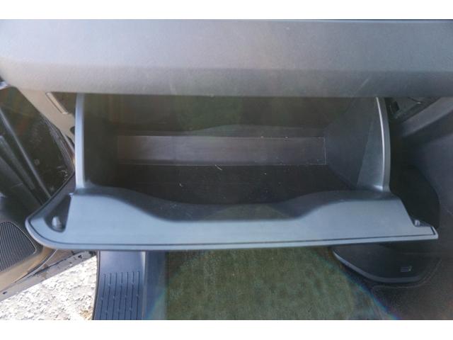 ヴォクシー ＺＳ　煌　４ＷＤ　プッシュスタート　ＥＴＣ　パドルシフト　オートライトＨＩＤヘッドライト　両側電動スライドドア　純正メモリーナビ　フルセグ　Ｂｌｕｅｔｏｏｔｈ接続　バックカメラ　２年保証付（30枚目）