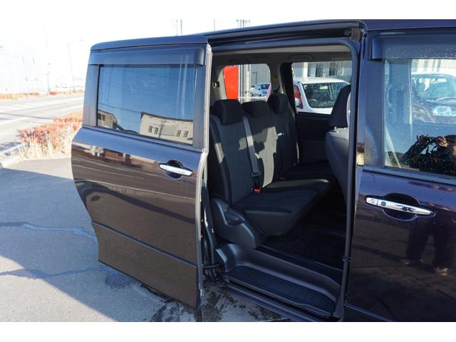 ヴォクシー ＺＳ　煌　４ＷＤ　プッシュスタート　ＥＴＣ　パドルシフト　オートライトＨＩＤヘッドライト　両側電動スライドドア　純正メモリーナビ　フルセグ　Ｂｌｕｅｔｏｏｔｈ接続　バックカメラ　２年保証付（32枚目）
