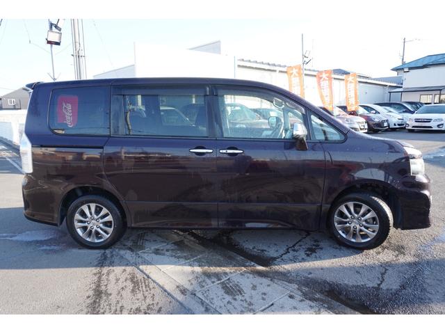 ヴォクシー ＺＳ　煌　４ＷＤ　プッシュスタート　ＥＴＣ　パドルシフト　オートライトＨＩＤヘッドライト　両側電動スライドドア　純正メモリーナビ　フルセグ　Ｂｌｕｅｔｏｏｔｈ接続　バックカメラ　２年保証付（55枚目）