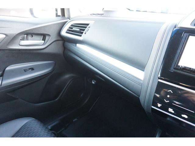 フィットハイブリッド Ｌパッケージ　４ＷＤ　ナビ　フルセグＴＶ　バックモニター　プッツシュスタート　クルーズコントロール　オートライト　ＥＴＣ　電動格納ミラー　ＬＥＤヘッドライト　２年保証付（6枚目）