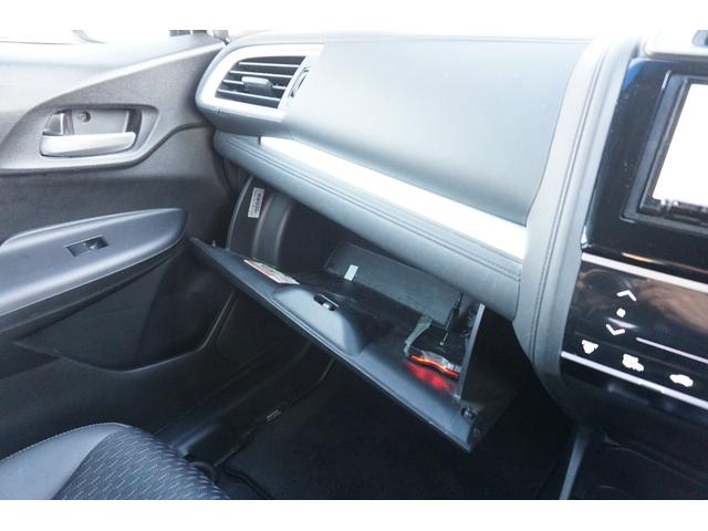 フィットハイブリッド Ｌパッケージ　４ＷＤ　ナビ　フルセグＴＶ　バックモニター　プッツシュスタート　クルーズコントロール　オートライト　ＥＴＣ　電動格納ミラー　ＬＥＤヘッドライト　２年保証付（7枚目）