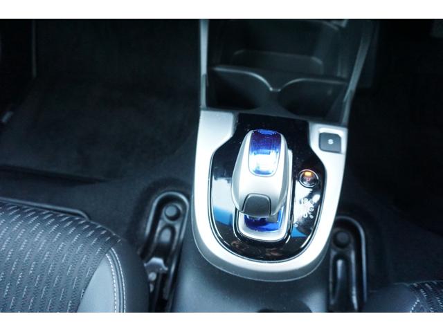 フィットハイブリッド Ｌパッケージ　４ＷＤ　ナビ　フルセグＴＶ　バックモニター　プッツシュスタート　クルーズコントロール　オートライト　ＥＴＣ　電動格納ミラー　ＬＥＤヘッドライト　２年保証付（10枚目）